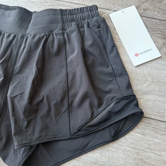 NWT Lululemon Hotty Hot Low-Rise Lined Short in Black - Picture 9 of 15
